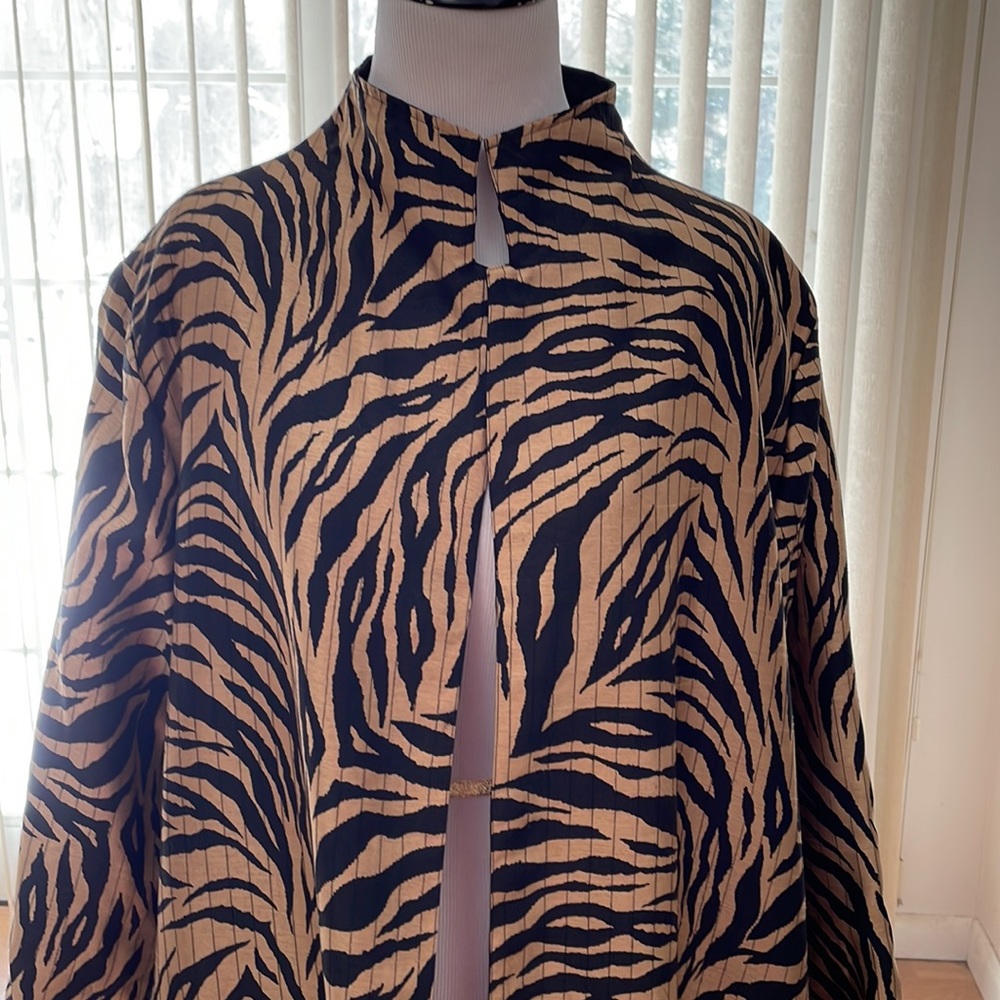 Black & Gold Reversible Swing Jacket, no tags. Good Quality, Attractive, Size 1X - Picture 4 of 7